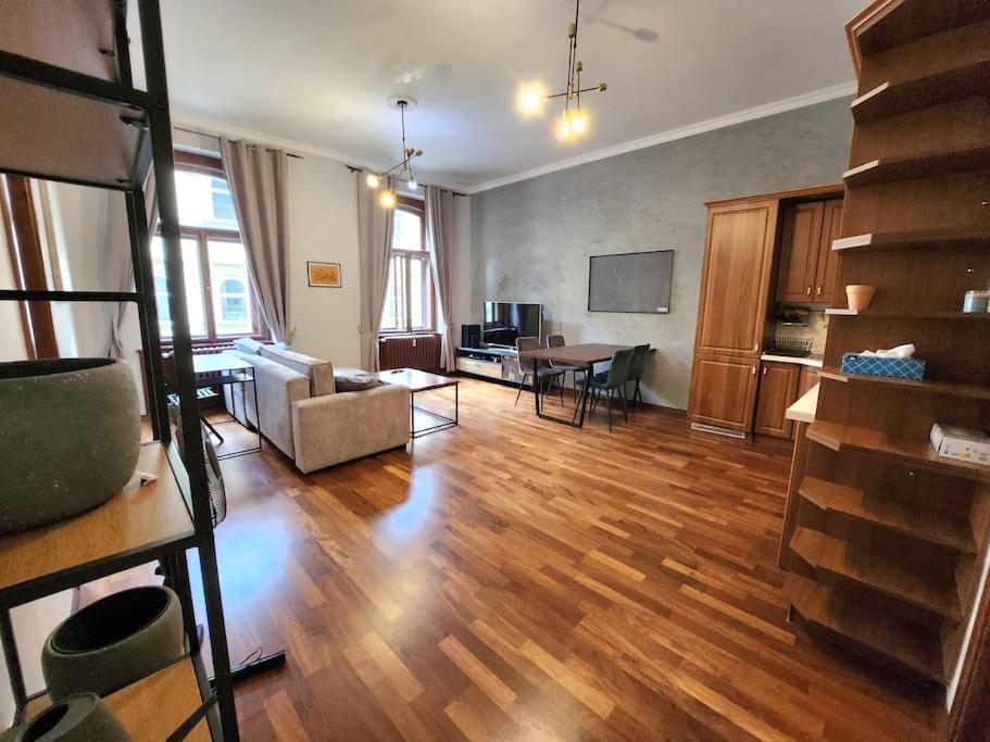 Spacious Apartment 6Min From The Dancing House Praga Zewnętrze zdjęcie