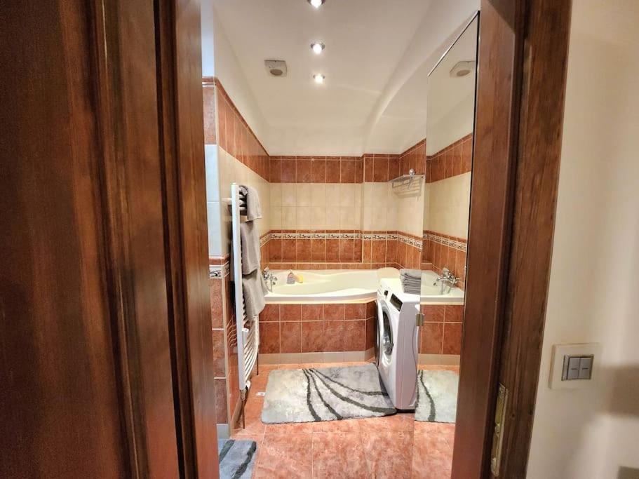 Spacious Apartment 6Min From The Dancing House Praga Zewnętrze zdjęcie