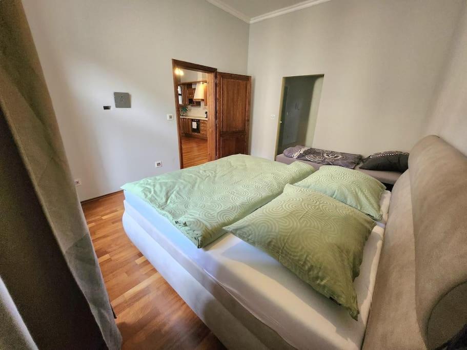 Spacious Apartment 6Min From The Dancing House Praga Zewnętrze zdjęcie